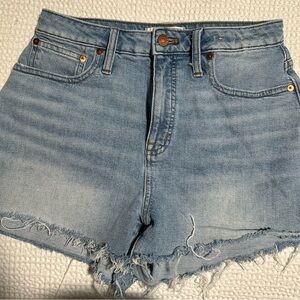 Madewell curvy high rise denim shorts. Light wash. Raw hem